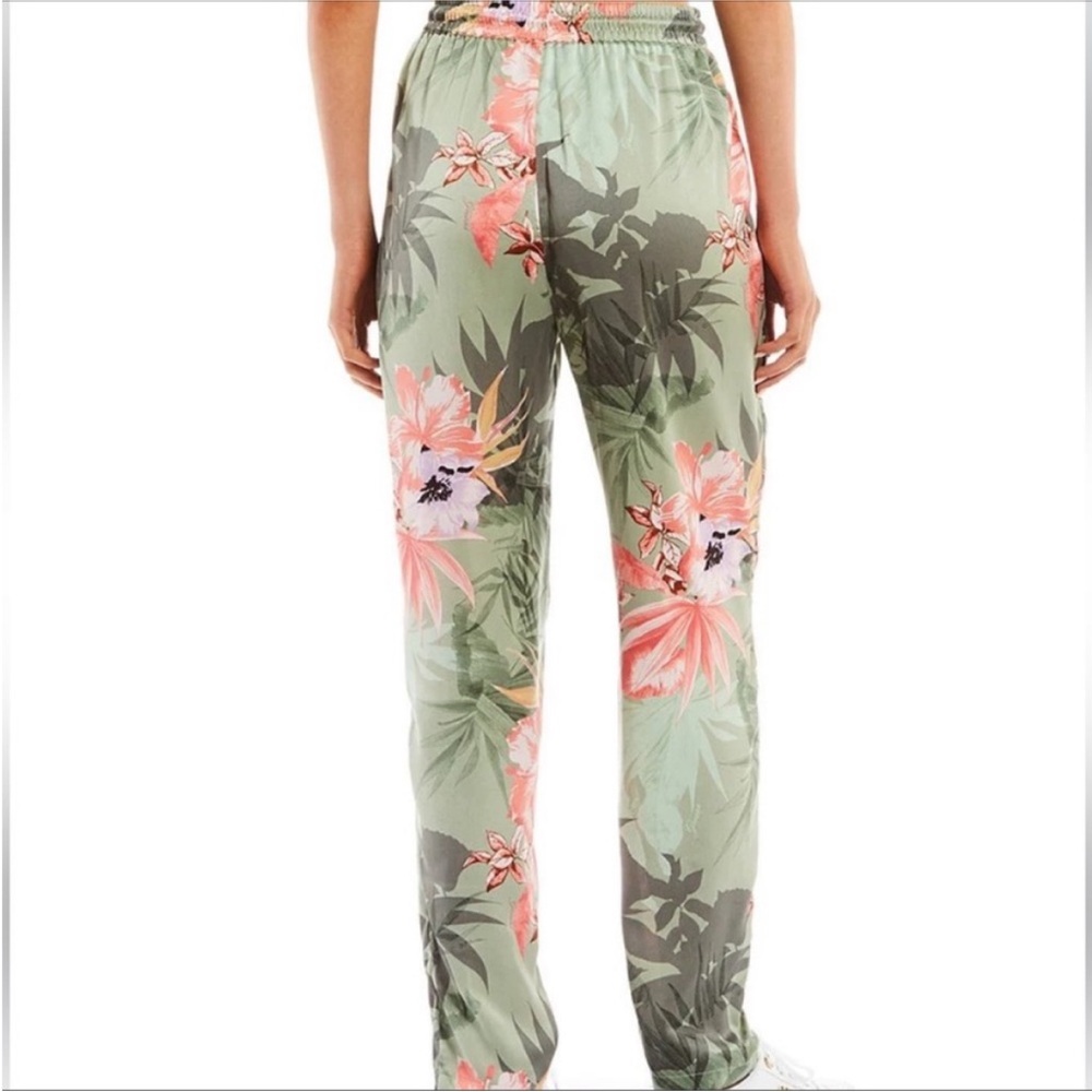 Guess Viola Tropical Floral Mid Rise Pants - Picture 2 of 4